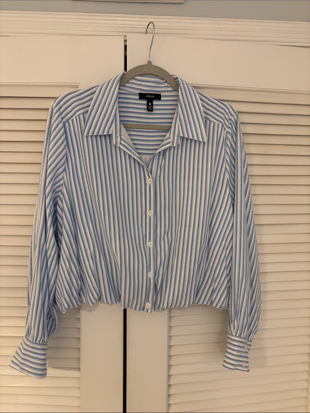 Bloomingdale's Aqua Blue White Striped Cropped Button-Down Shirt M
